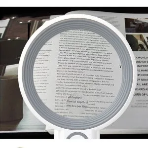 loupe de lecture grossissement x6 grand diametre lumineuse 3