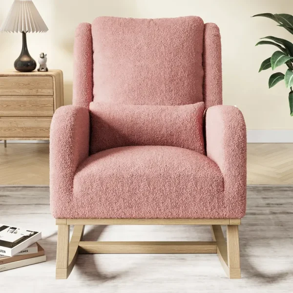 Fauteuil à bascule lecture Hygge rose poudré en velours Teddy, coussin lombaire et pieds bois massif.