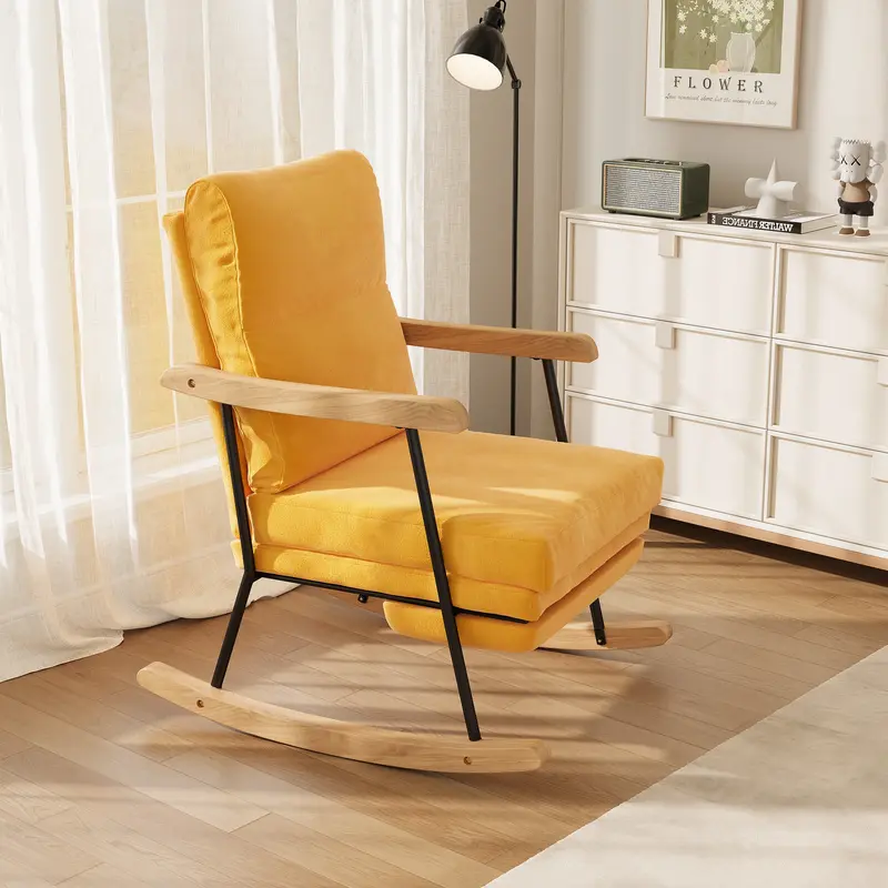 Fauteuil à bascule vintage scandinave jaune, repose-pieds rétractable, bois chêne et métal noir.